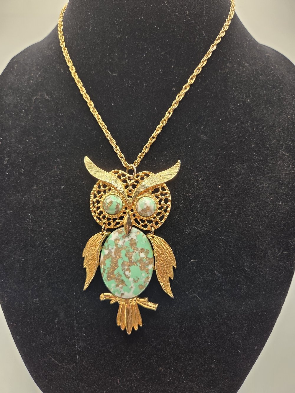 1714. Gold-Tone Owl Pendant Necklace with Turquoise Green Stone